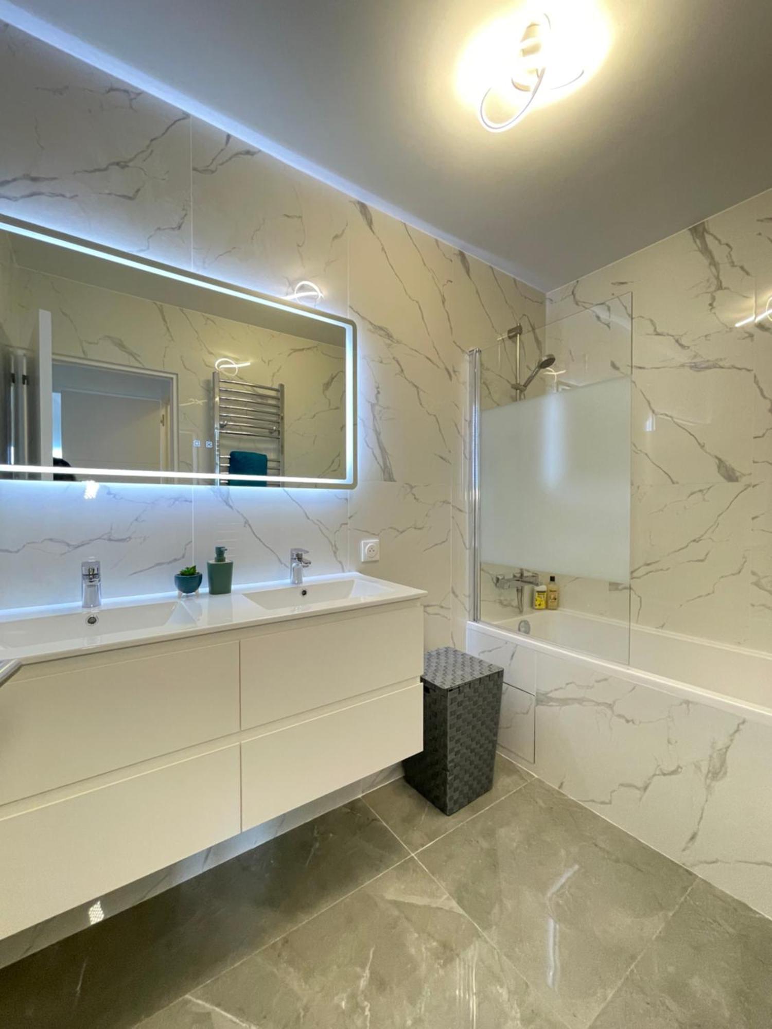 Paris Pantin Magnifique Appartement 4 Pieces De 108M2 Avec 2 Parking Interieur - Tres Cosy Pour 1 A 12 Personnes - Entierement Refait A Neuf Entire Apartment Luxurious And Warm - Pantin Paris 19 Eme Free Wifi Gratuit Eksteriør bilde